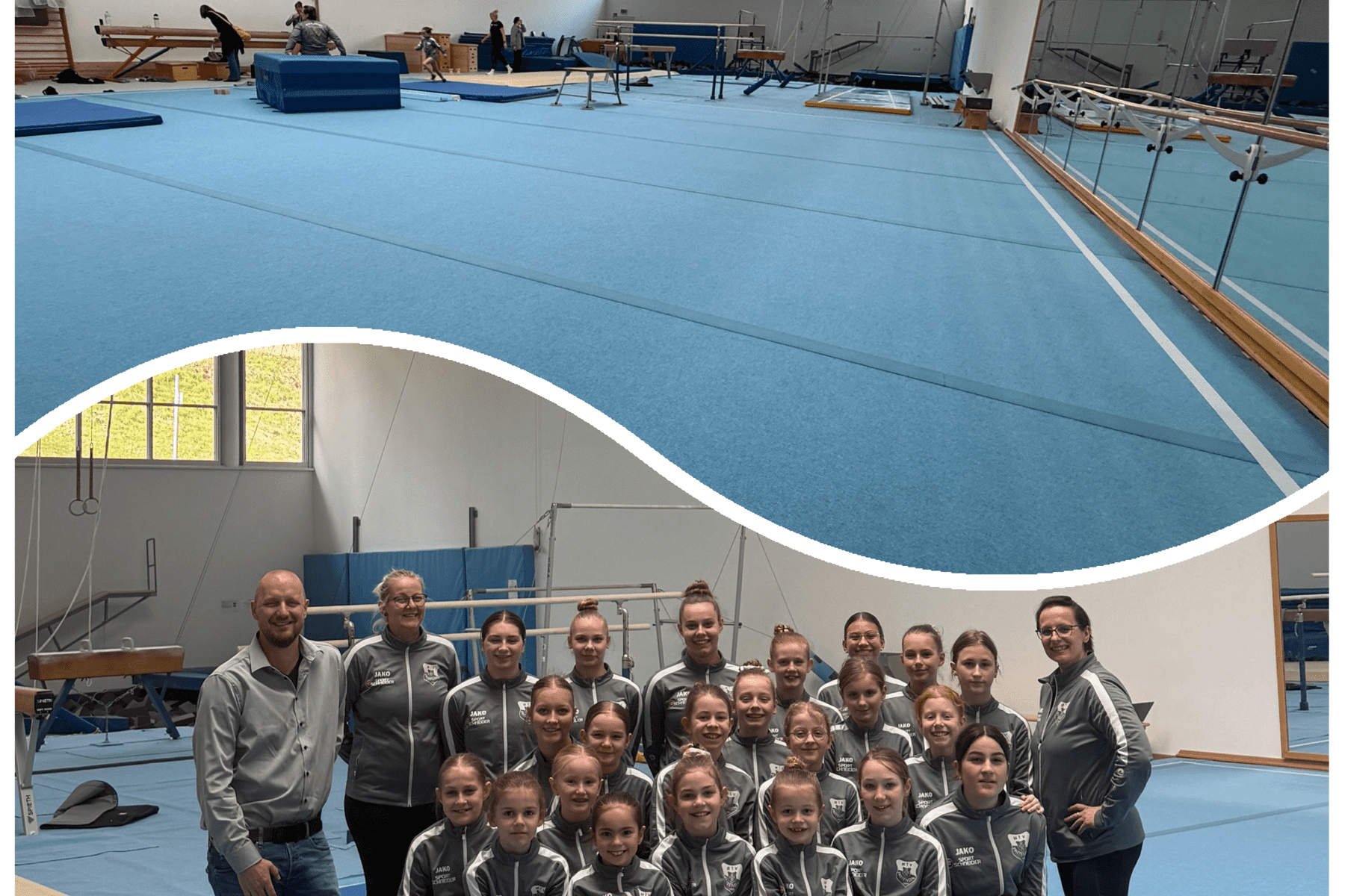 Turnhalle mit blauer Bodenfläche, Spiegelwand und einer Gruppe von 14 jungen Turnerinnen sowie 2 Trainern im Vordergrund.