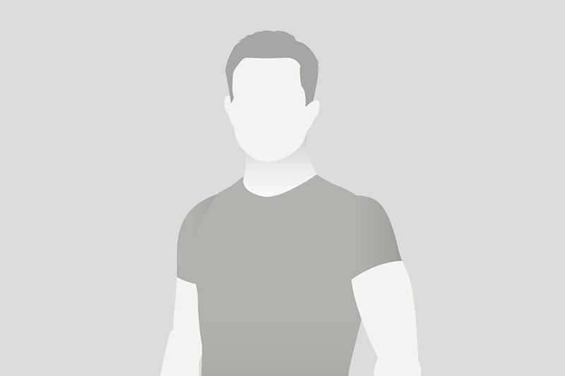 Silhouette eines männlichen Körpers vor grauem Hintergrund, ohne erkennbare Gesichtszüge oder Details.