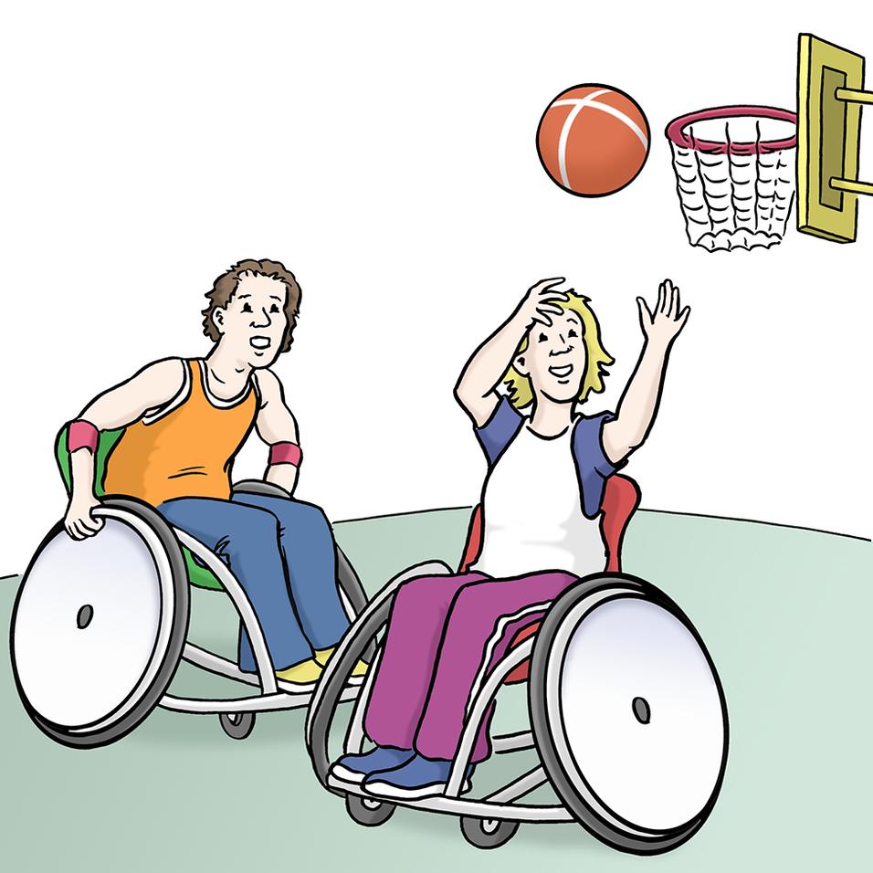 Zwei Personen im Rollstuhl spielen Basketball, w&auml;hrend einer einen Ball in Richtung Korb wirft.