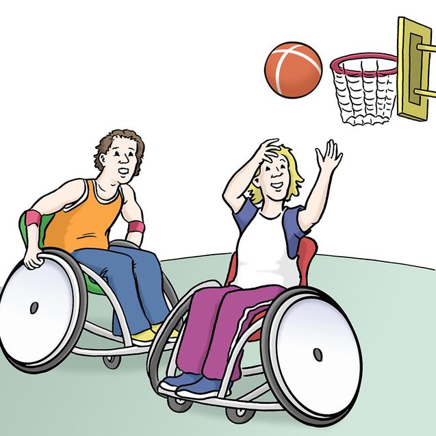 Zwei Personen im Rollstuhl spielen Basketball, während einer einen Ball in Richtung Korb wirft.
